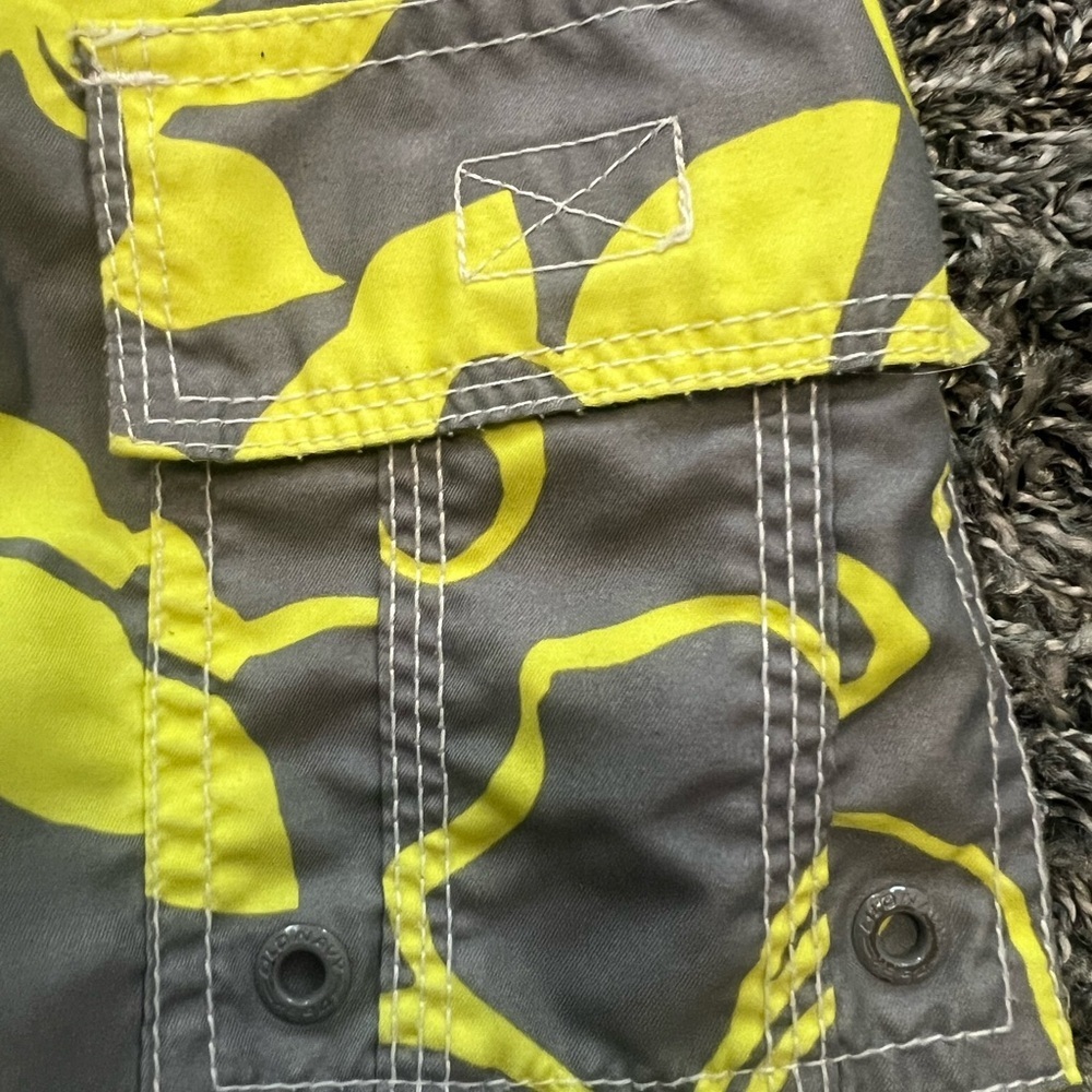 Old Navy Boys Hibiscus Cargo Swim Trunks - Size XS (5) - Picture 4 of 5